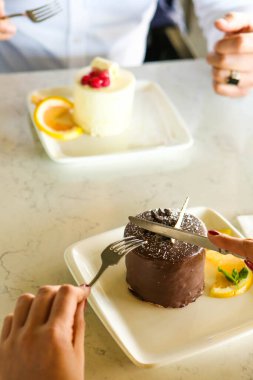 Masada lezzetli bir pasta var.