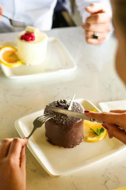 Masada lezzetli bir pasta var.