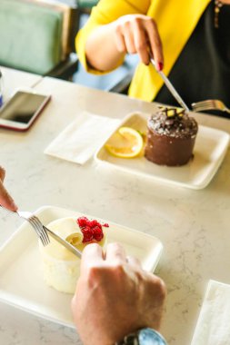 Masada lezzetli bir pasta var.