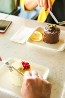 Masada lezzetli bir pasta var.