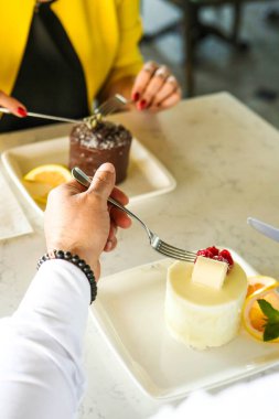 Masada lezzetli bir pasta var.