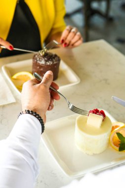 Masada lezzetli bir pasta var.