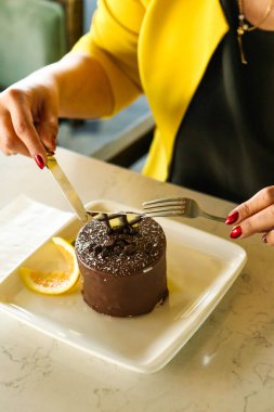 Masada lezzetli bir pasta var.