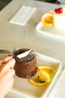 Masada lezzetli bir pasta var.