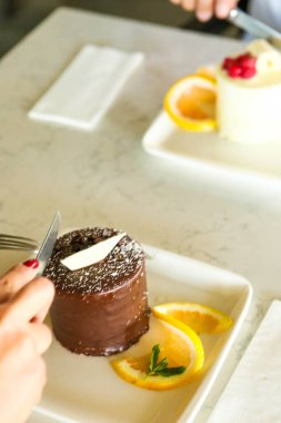 Masada lezzetli bir pasta var.