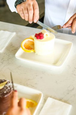 Masada lezzetli bir pasta var.