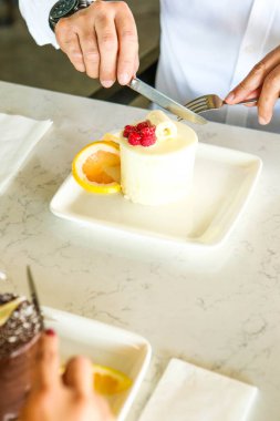 Masada lezzetli bir pasta var.