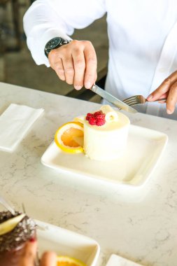 Masada lezzetli bir pasta var.