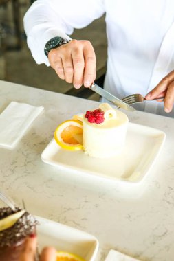 Masada lezzetli bir pasta var.