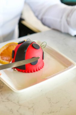 Masada lezzetli bir pasta var.