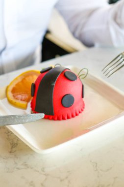 Masada lezzetli bir pasta var.