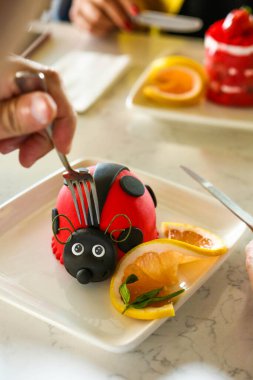 Masada lezzetli bir pasta var.