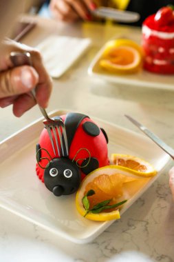 Masada lezzetli bir pasta var.