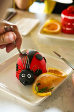 Masada lezzetli bir pasta var.