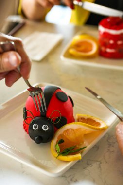 Masada lezzetli bir pasta var.