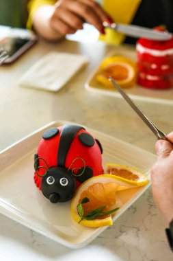 Masada lezzetli bir pasta var.