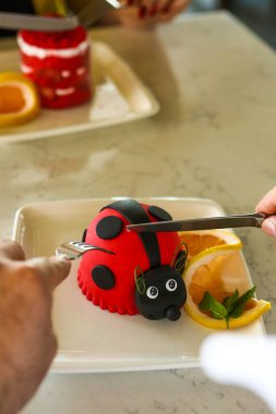 Masada lezzetli bir pasta var.