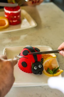 Masada lezzetli bir pasta var.