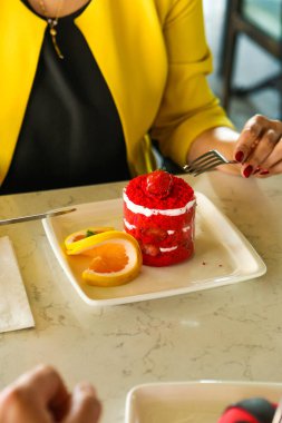 Masada lezzetli bir pasta var.