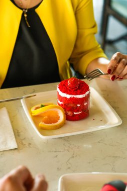 Masada lezzetli bir pasta var.