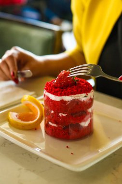 Masada lezzetli bir pasta var.