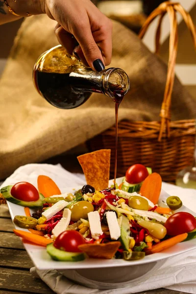 Frischer Salatteller Mit Gemischtem Gemüse — Stockfoto