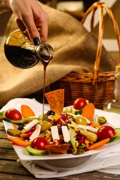 Frischer Salatteller Mit Gemischtem Gemüse — Stockfoto