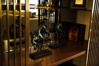 Modern oturma odasının içi.