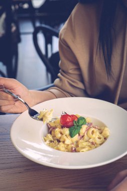 Lezzetli soslu lezzetli klasik İtalyan makarnası..