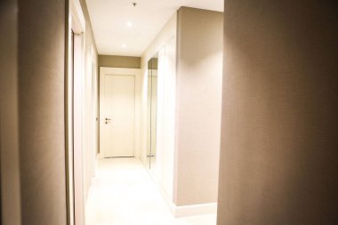 Lüks ev koridorunun içi