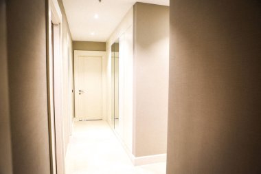 Lüks ev koridorunun içi