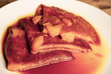 Yerel şeflerin pişirdiği ilginç yemekler.