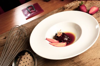 Yerel şeflerin pişirdiği ilginç yemekler.