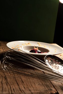 Yerel şeflerin pişirdiği ilginç yemekler.