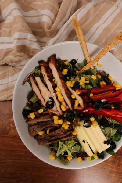 Frischer Salatteller Mit Gemischtem Gemüse — Stockfoto