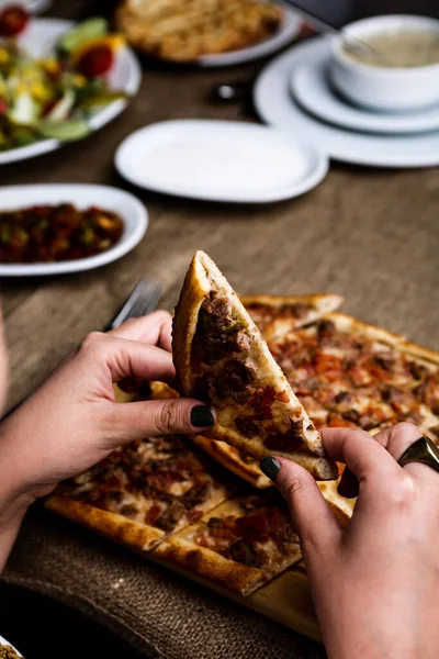 Tradiční Turecké Pečené Jídlo Turecká Pizza Pide Předkrmy Blízkém Východě — Stock fotografie