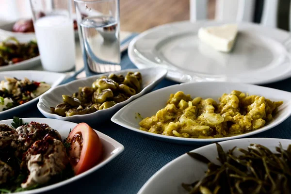 Mesa Comedor Tradicional Turca Griega Con Bebida Alcohólica Especial Raki — Foto de Stock