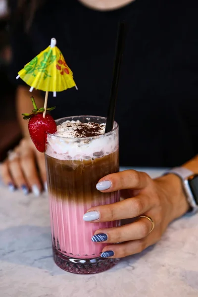 Café Gelado Com Leite Café Gelado Com Leite Mulher Segurando — Fotografia de Stock