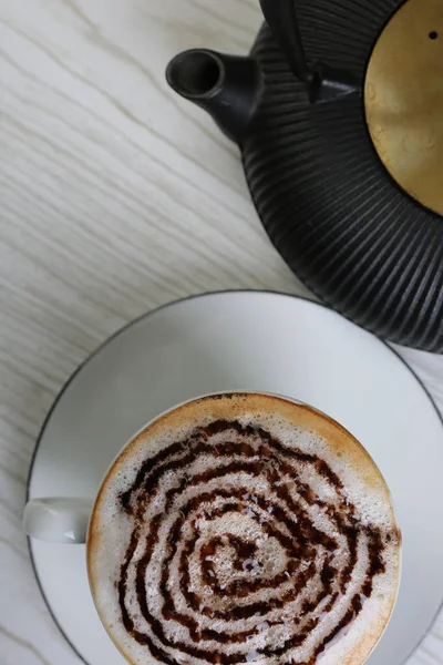 Sütlü Buzlu Kahve Buzlu Kahve Elinde Bir Bardak Buzlu Kahve — Stok fotoğraf