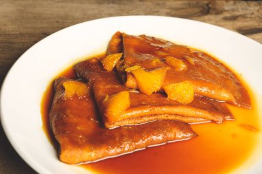 Yerel şeflerin pişirdiği ilginç yemekler.