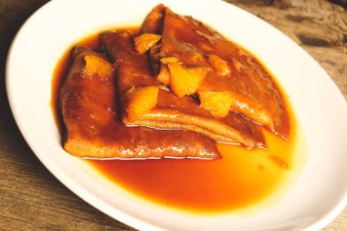 Yerel şeflerin pişirdiği ilginç yemekler.