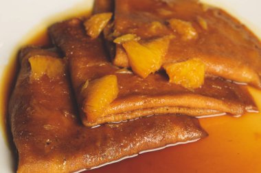 Yerel şeflerin pişirdiği ilginç yemekler.