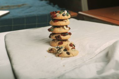 Koyu çikolata parçaları ile tanımlama