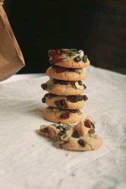 Koyu çikolata parçaları ile tanımlama