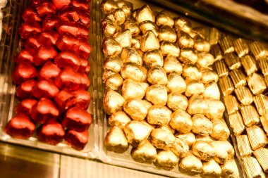 bir sürü değişik çikolatalı pralin