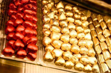 bir sürü değişik çikolatalı pralin