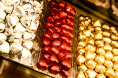 bir sürü değişik çikolatalı pralin