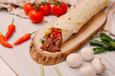 Lezzetli et eti, Türk kebap, sandviç dürümü.