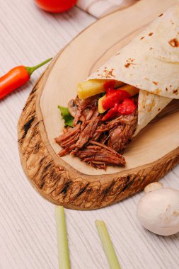 Lezzetli et eti, Türk kebap, sandviç dürümü.