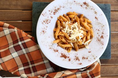 Lezzetli soslu lezzetli klasik İtalyan makarnası..